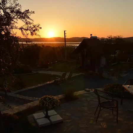بيت خشبي Olive Garden Retreat دورت تيبي